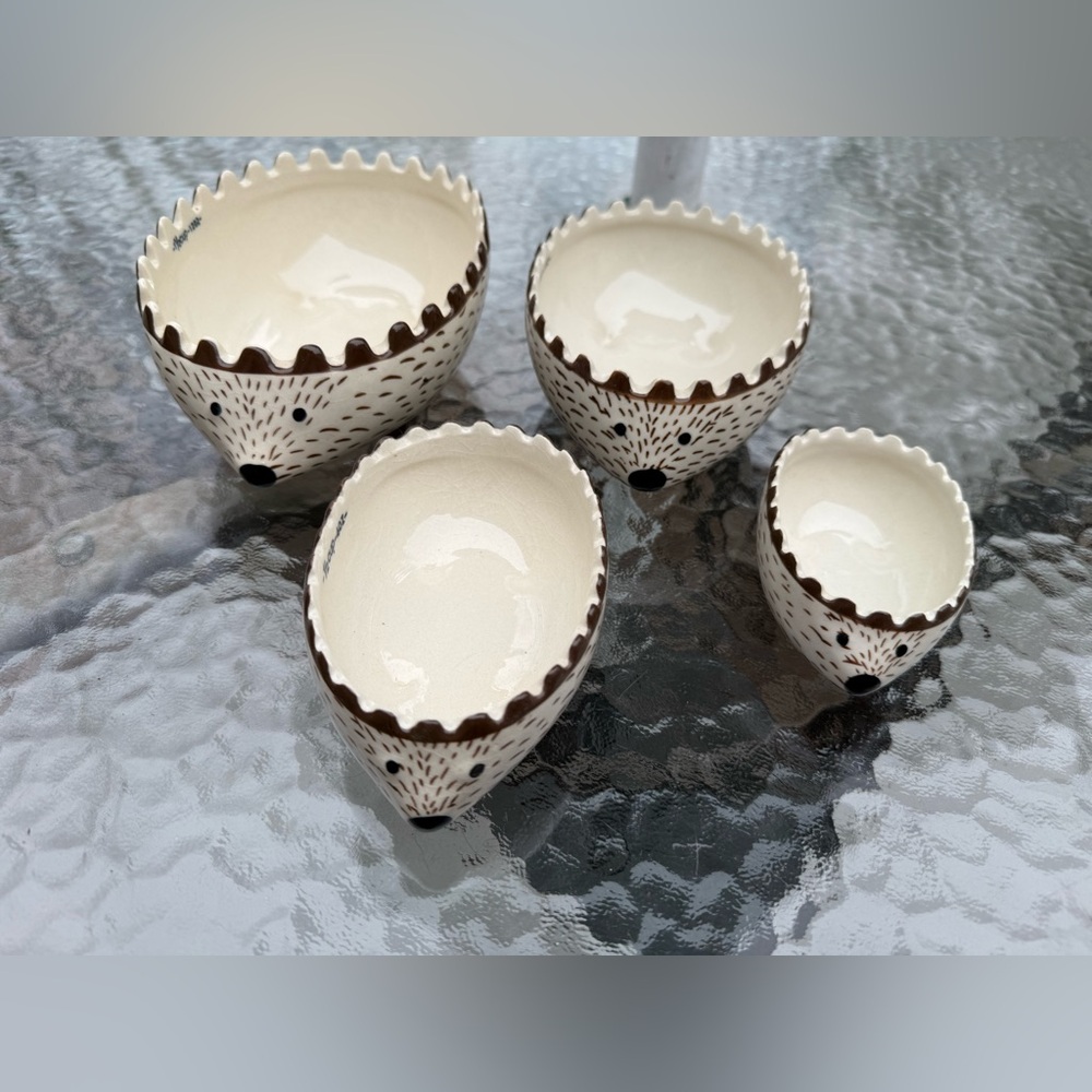 Set of 4 Ceramic Hedgehog Nesting measuring cups. Cream & Brown